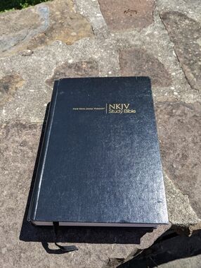 NKJV New King James Version Study Bible Hard Cover